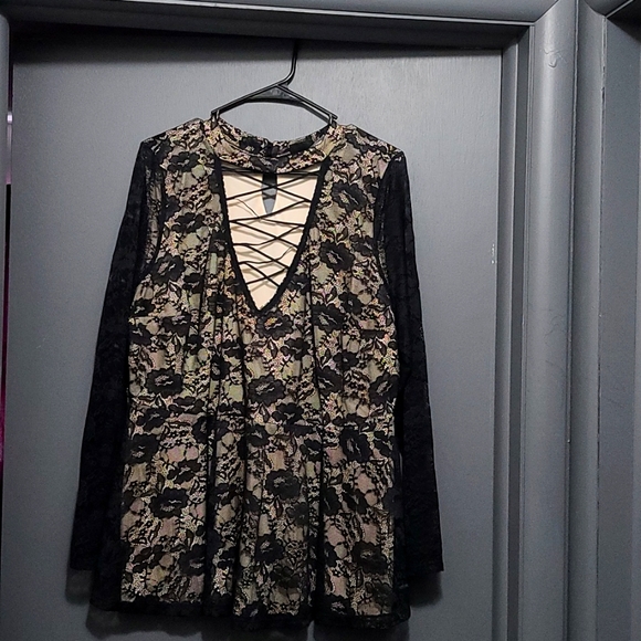 NWT Torrid Lace Lattice Neckline Long Sleeve Peplum Blouse Black Women’s Plus 2X - Picture 2 of 4